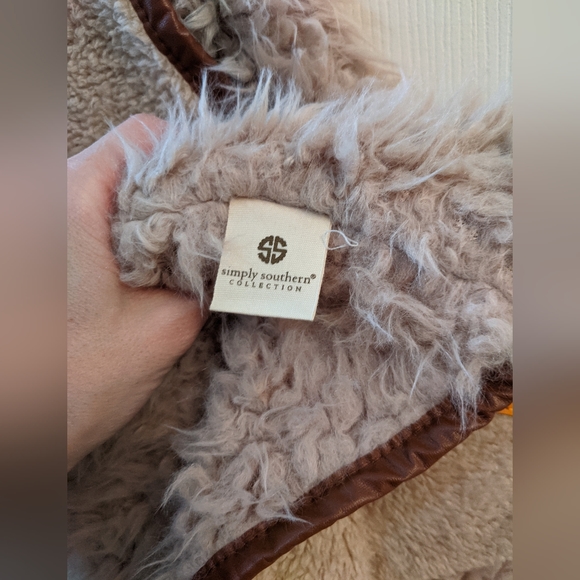 Tan Sherpa & Fleece Vest w/ Pockets - Picture 6 of 8